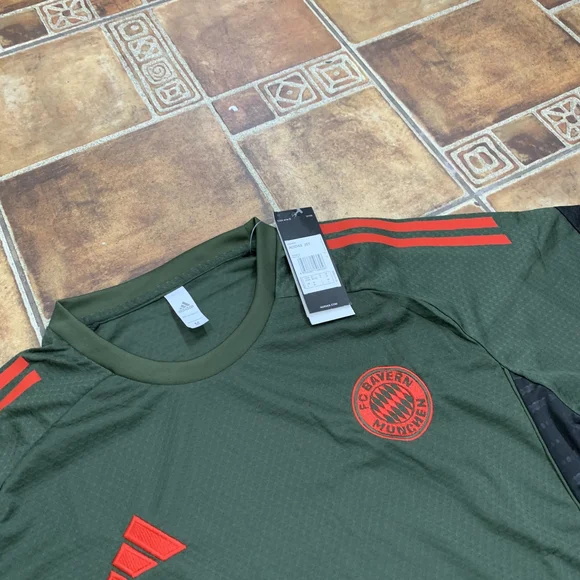 Adidas Bayern Munich 2025 Training Jersey Size M - Picture 3 of 4